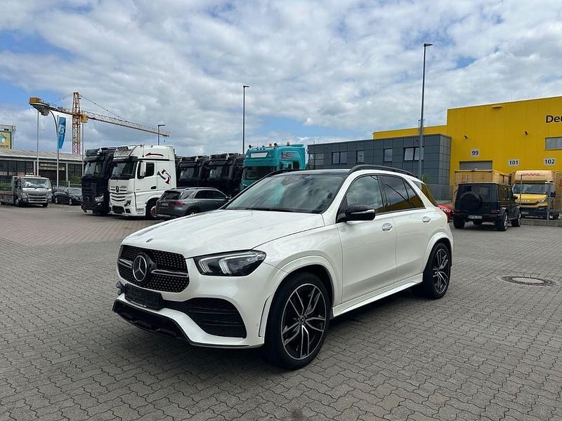 Diamantweiss metalliclack Gebraucht 2022 Mercedes GLE350e AMG SUV | 51.200 € (Teuer) - Bild 1/4