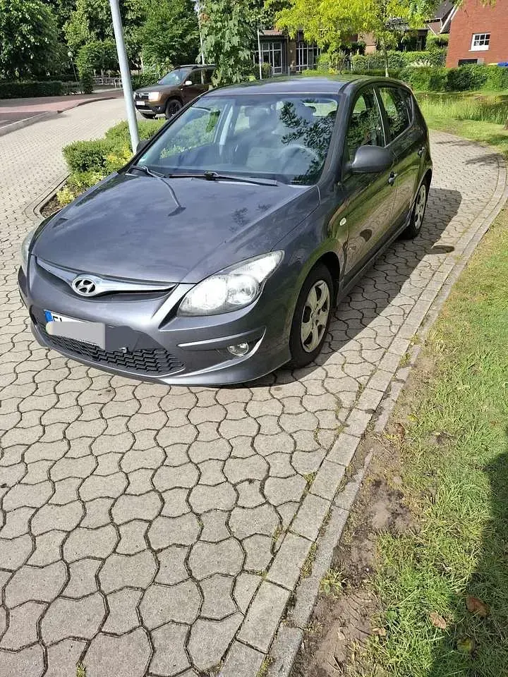Gebraucht Hyundai i30 105 PS (77 kW) 2011 Limousine