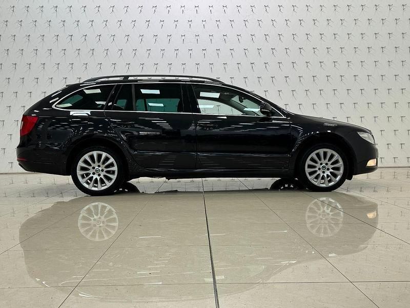 Gebraucht Skoda Superb Exclusive 140 PS (102 kW) 2013 Schwarz Kombi