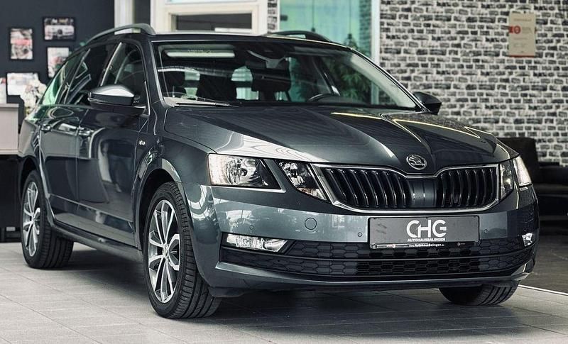 Grau Gebraucht 2020 Skoda Octavia Soleil Kombi | 15.990 € (Fairer Preis) - Bild 1/4