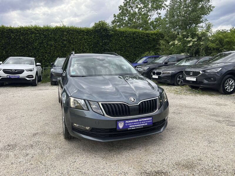 Quarzgrau metallic Gebraucht 2019 Skoda Octavia Ambition Kombi | 14.299 € (Fairer Preis) - Bild 1/4