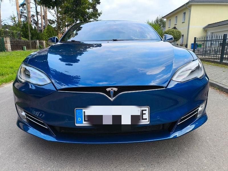 Blau Gebraucht 2018 Tesla Model S Limousine | 23.600 € (Guter Preis) - Bild 1/4