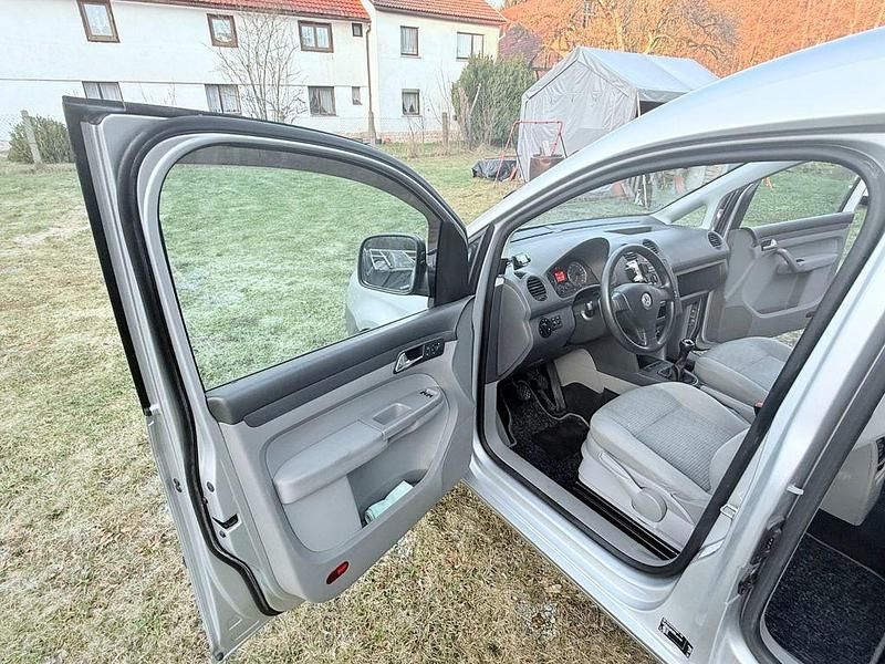 Gebraucht VW Caddy Life 105 PS (77 kW) 2010 Silber Van / Kleinbus