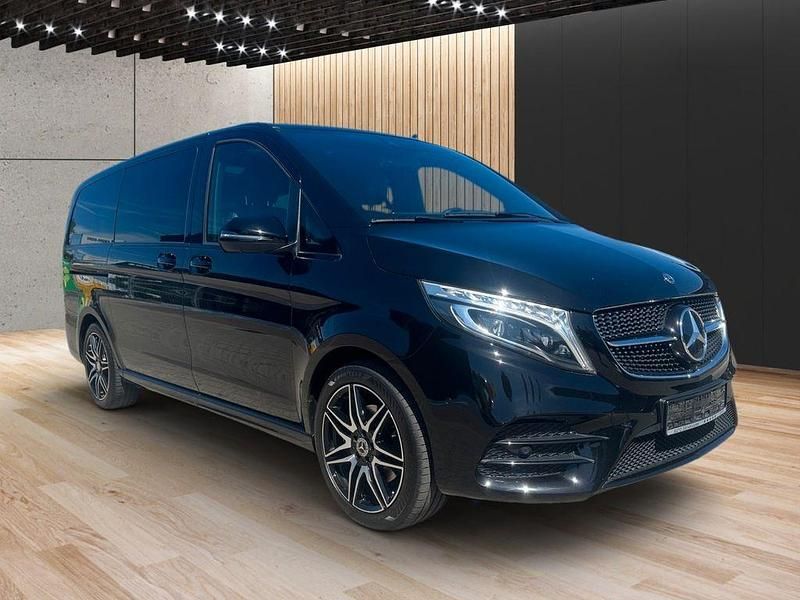 Schwarz Gebraucht 2020 Mercedes V250 Avantgarde Edition Van / Kleinbus | 45.990 € (Etwas zu teuer) - Bild 1/4