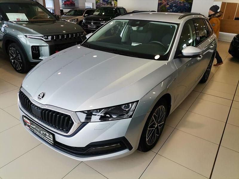 Gebraucht Skoda Octavia Clever 150 PS (110 kW) 2021 Brilliantsilber metallic Kombi