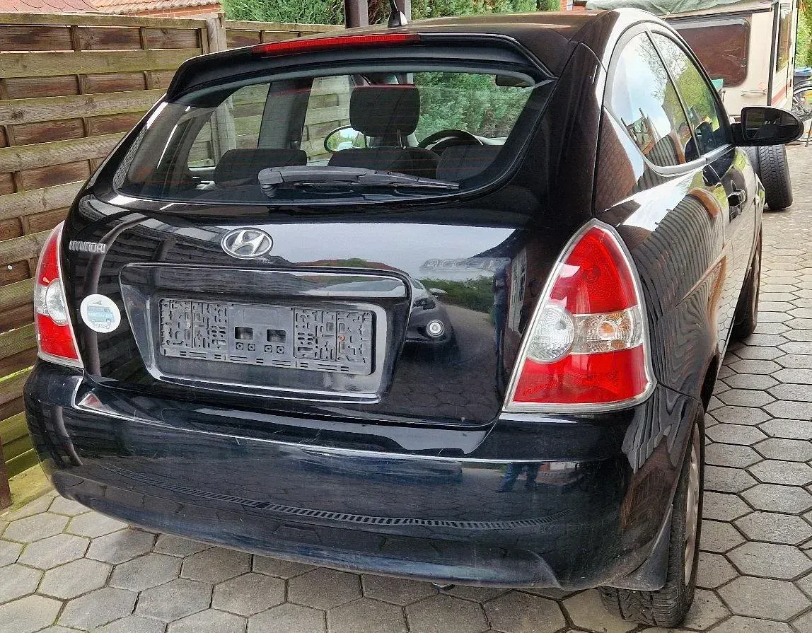 Gebraucht Hyundai Accent 96 PS (70 kW) 2007 Schwarz Kleinwagen
