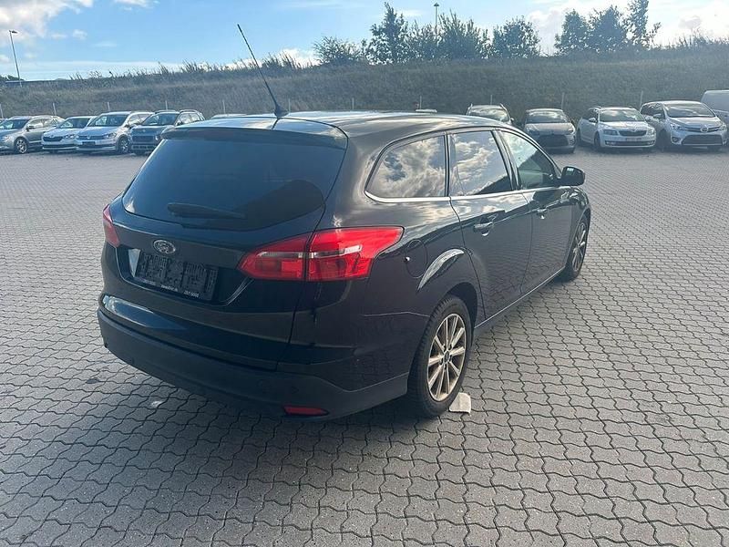 Gebraucht Ford Focus Titanium 120 PS (88 kW) 2016 Schwarz Limousine