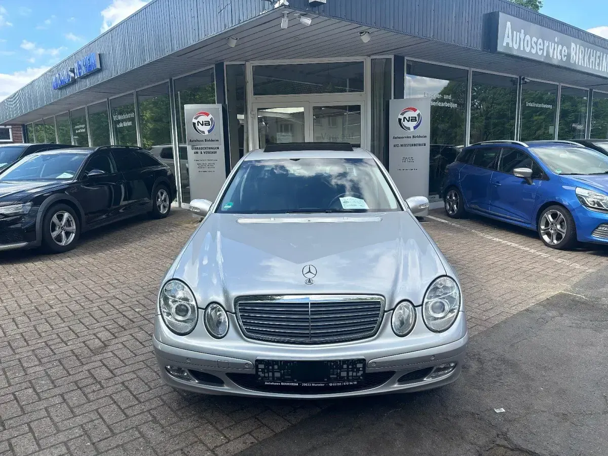 Gebraucht Mercedes E200 163 PS (119 kW) 2003 Silber Limousine