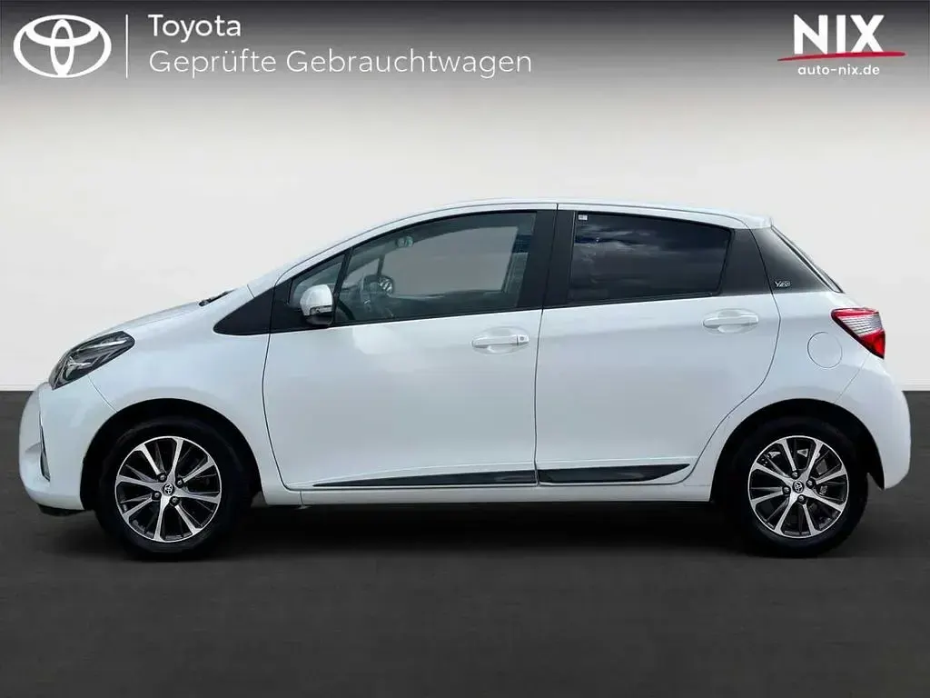Gebraucht Toyota Yaris Basis 111 PS (81 kW) 2019 Schneeweiß Limousine