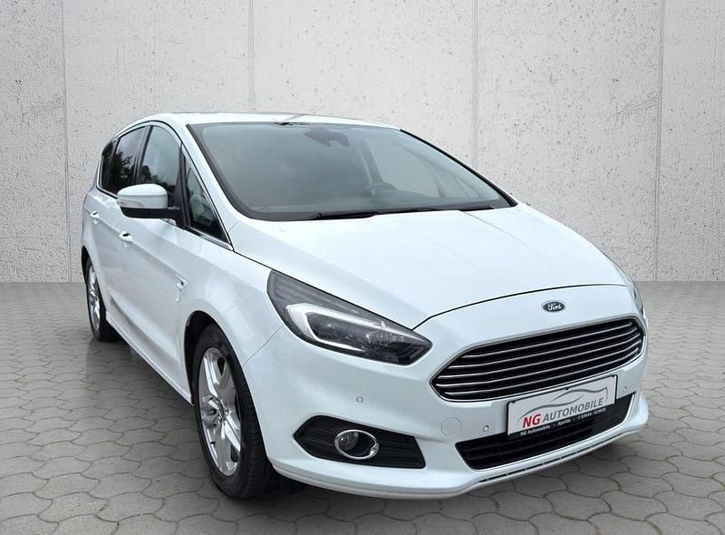 Weiß Gebraucht 2017 Ford S-MAX Titanium Van / Kleinbus | 10.990 € (Guter Preis) - Bild 1/4