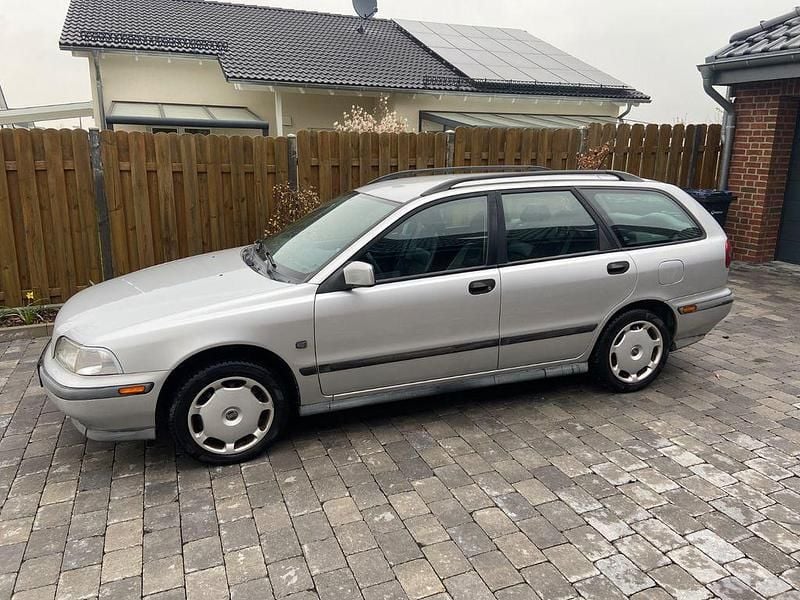 Gebraucht Volvo V40 116 PS (85 kW) 1999 Silber Kombi