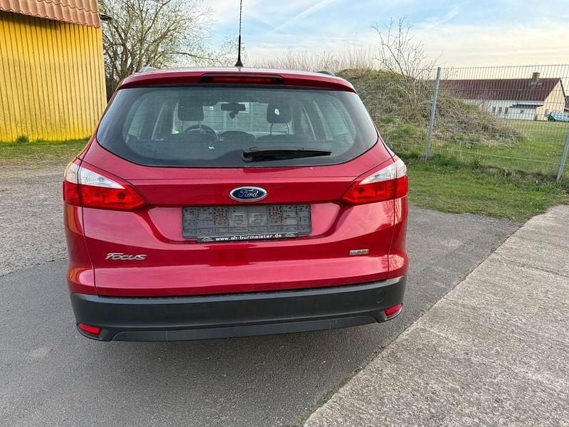 Usado Ford Focus Trend 125 CV (91 kW) 2013 Rojo Berlina