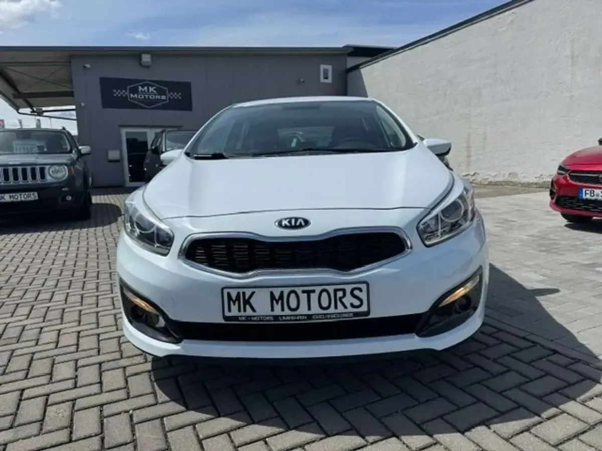 Używany Kia Ceed 101 KM (74 kW) 2017 Biały Hatchback