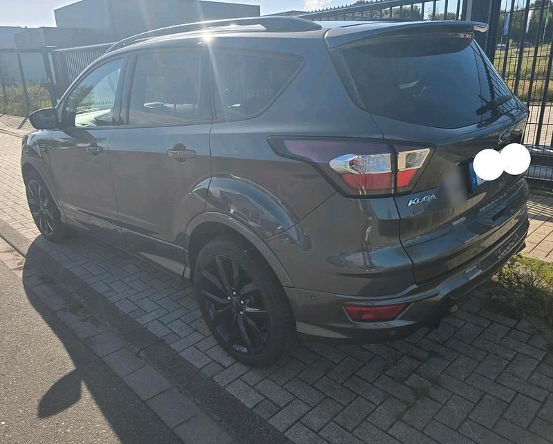 Gebraucht Ford Kuga ST-Line 150 PS (110 kW) 2017 Grau SUV