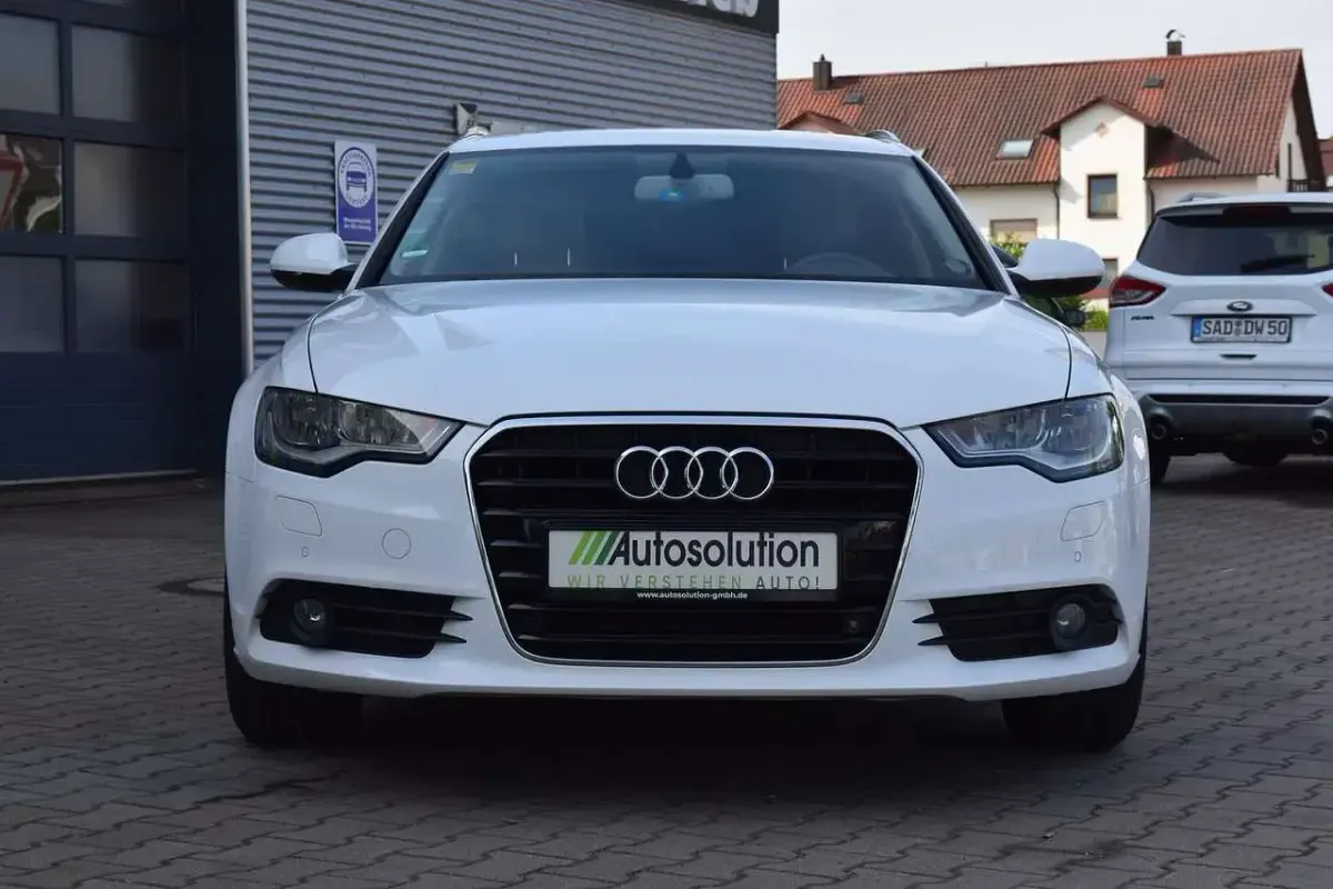 Gebraucht Audi A6 Comfort 177 PS (130 kW) 2013 Weiß Kombi