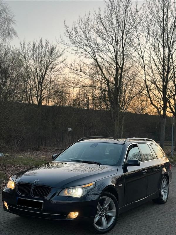 Gebraucht BMW 530 235 PS (172 kW) 2008 Blau Kombi