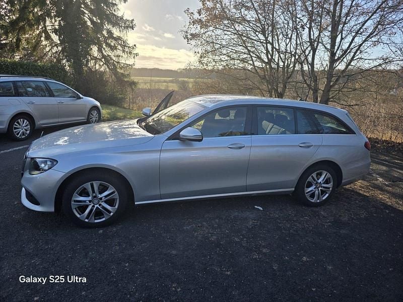 Gebraucht Mercedes E220 194 PS (142 kW) 2018 Grau Kombi