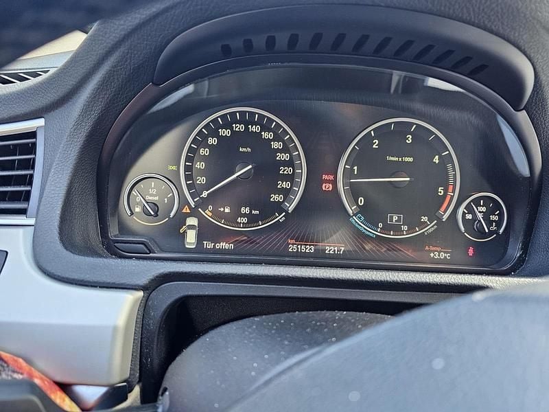 Schwarz Gebraucht 2011 BMW 530 Limousine | 8.399 € (Superpreis) - Bild 1/4