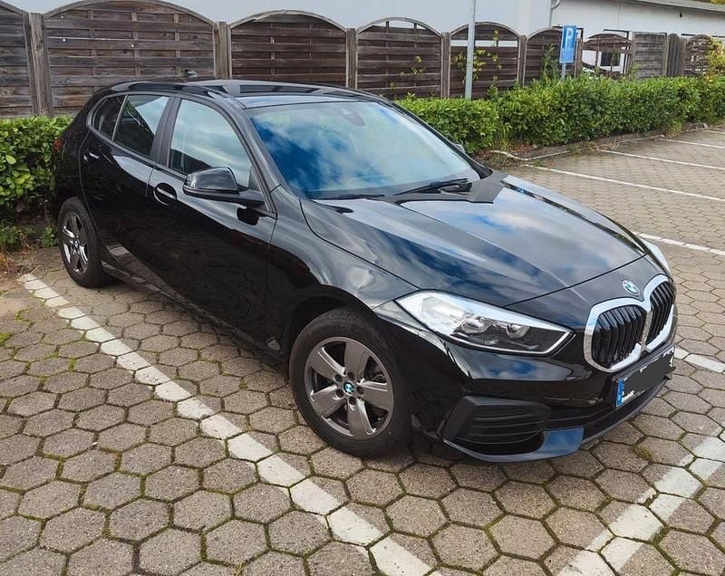 Schwarz Gebraucht 2020 BMW 118 Advantage Kleinwagen | 16.990 € (Guter Preis) - Bild 1/4