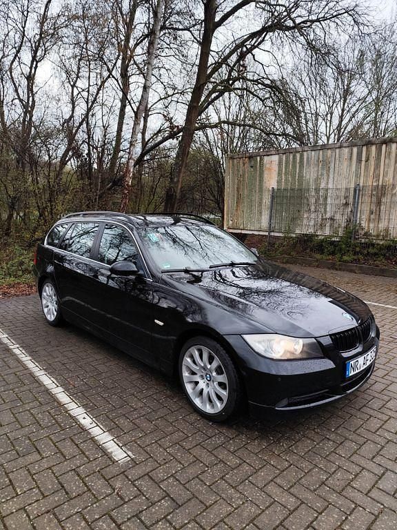 Gebraucht BMW 325 218 PS (160 kW) 2006 Schwarz Kombi