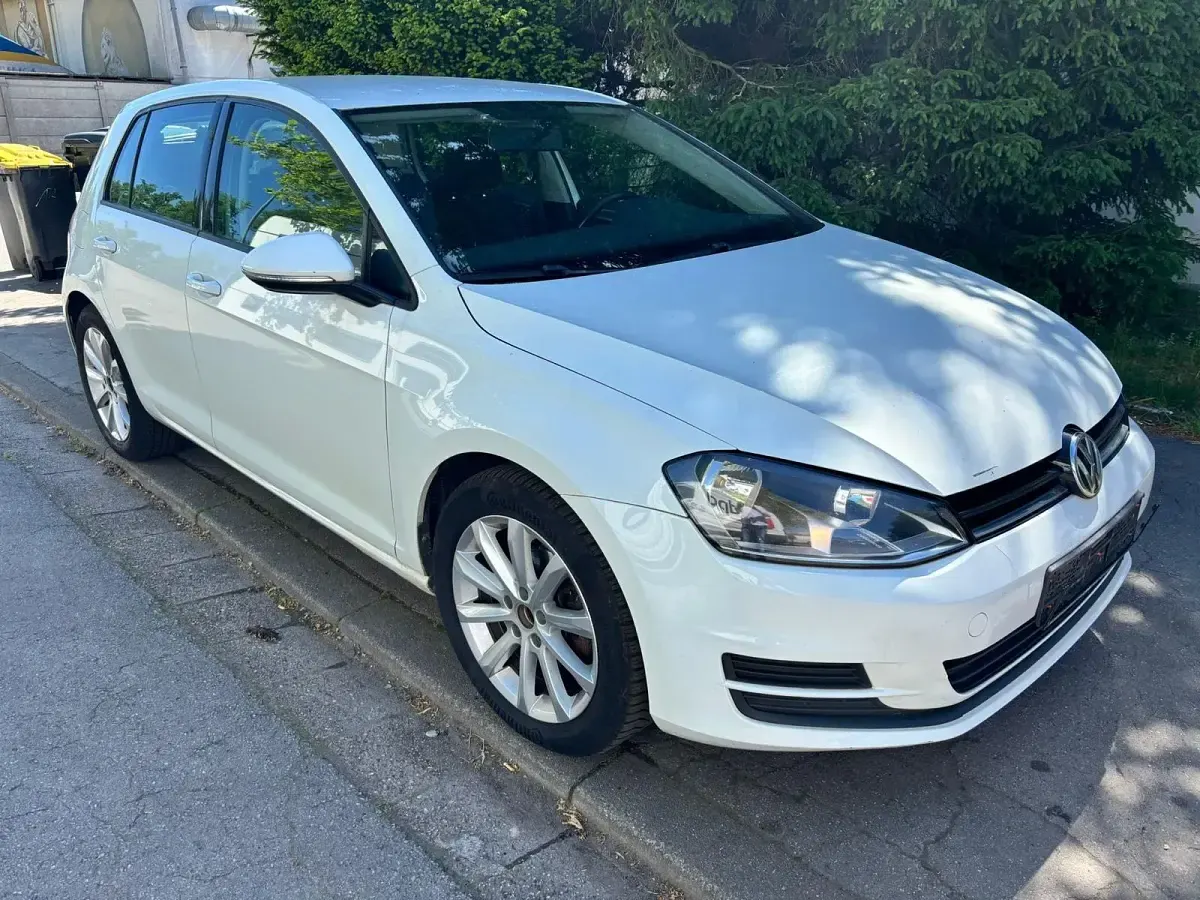Gebraucht VW Golf VII 110 PS (80 kW) 2016 Weiß Limousine