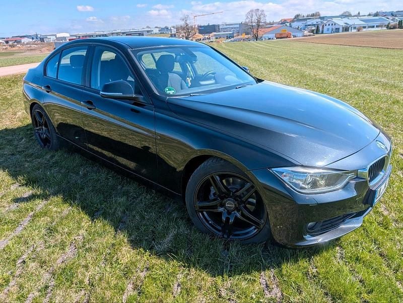 Gebraucht BMW 318 143 PS (105 kW) 2014 Schwarz Limousine