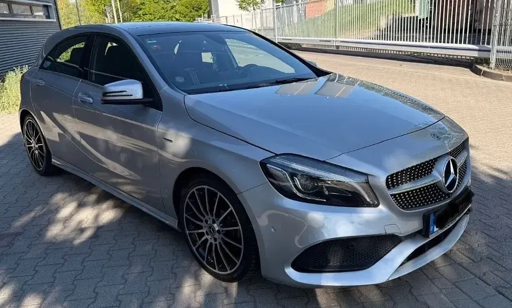 Gebraucht Mercedes 220 Style 177 PS (130 kW) 2018 Silber Limousine