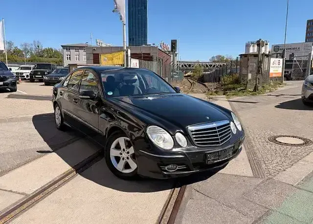 Usado Mercedes E220 Avantgarde 170 CV (125 kW) 2007 Negro Berlina