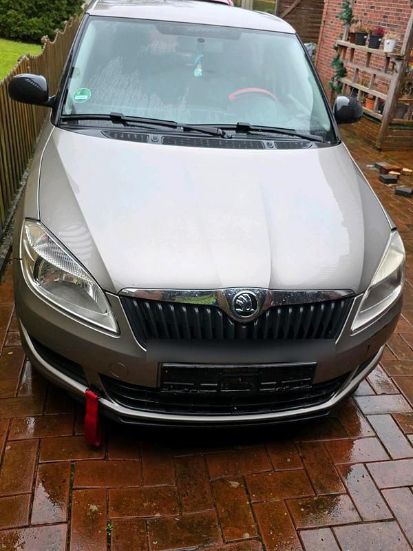 Grau Gebraucht 2014 Skoda Fabia Kleinwagen | 3.300 € (Superpreis) - Bild 1/4
