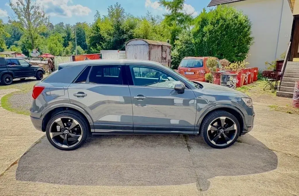 Gebraucht Audi Q2 Sport 116 PS (85 kW) 2019 Grau SUV