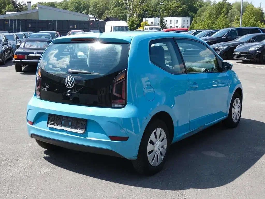 Second-hand VW up! 65 CP (47 kW) 2021 Albastru Hatchback
