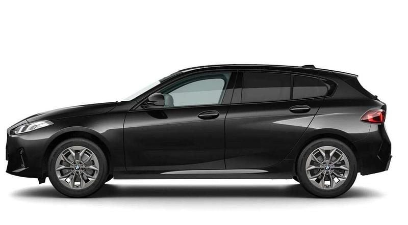 Saphirschwarz metallic Neu 2025 BMW 116 Kleinwagen | 30.994 € (Guter Preis) - Bild 1/4