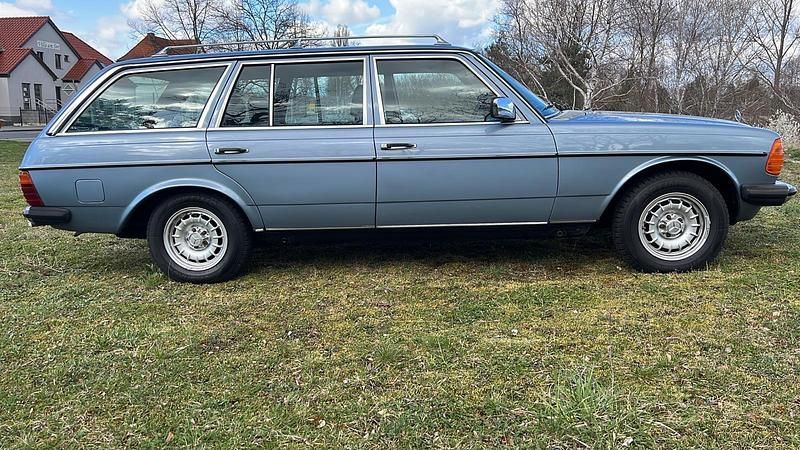 Gebraucht Mercedes 200 108 PS (79 kW) 1984 Blau Kombi