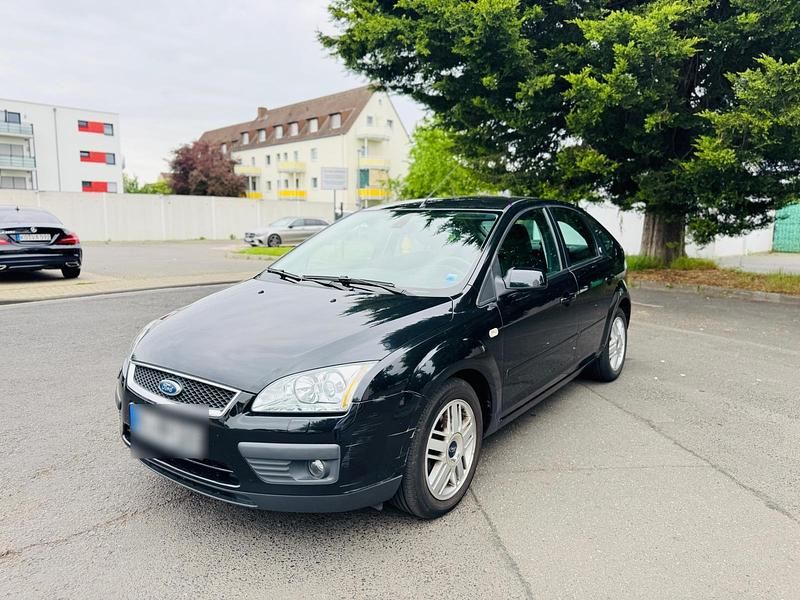 Schwarz Gebraucht 2005 Ford Focus Limousine | 3.099 € (Etwas zu teuer) - Bild 1/4