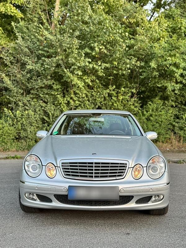 Gebraucht Mercedes E200 163 PS (119 kW) 2006 Silber Limousine