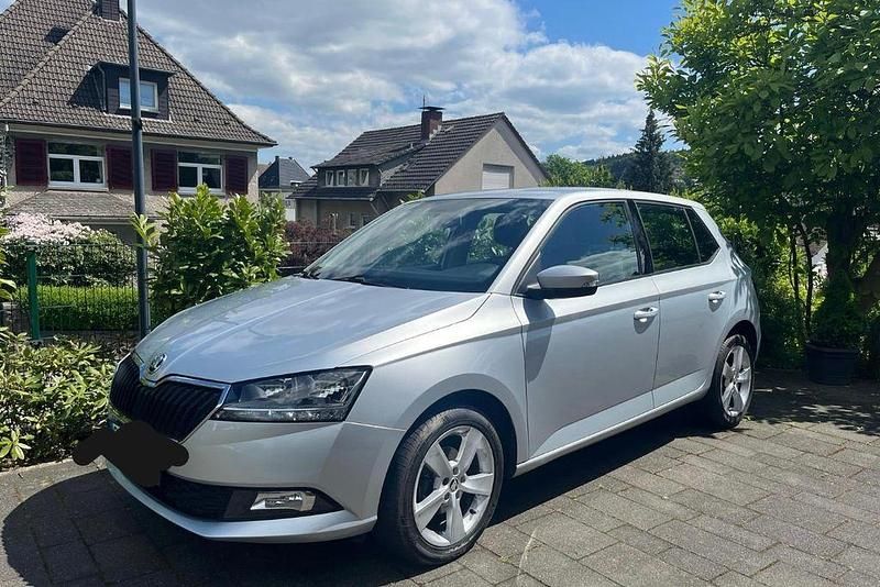 Silber Gebraucht 2019 Skoda Fabia Cool Plus Kleinwagen | 8.600 € (Guter Preis) - Bild 1/4