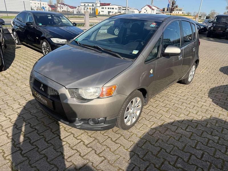 Gebraucht Mitsubishi Colt Invite 95 PS (69 kW) 2009 Brillantgrau (m) Kleinwagen