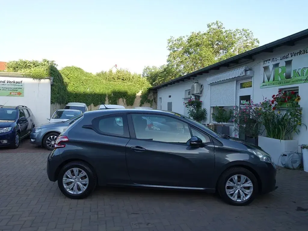 Gebraucht Peugeot 208 Active 68 PS (50 kW) 2013 Grau Kleinwagen