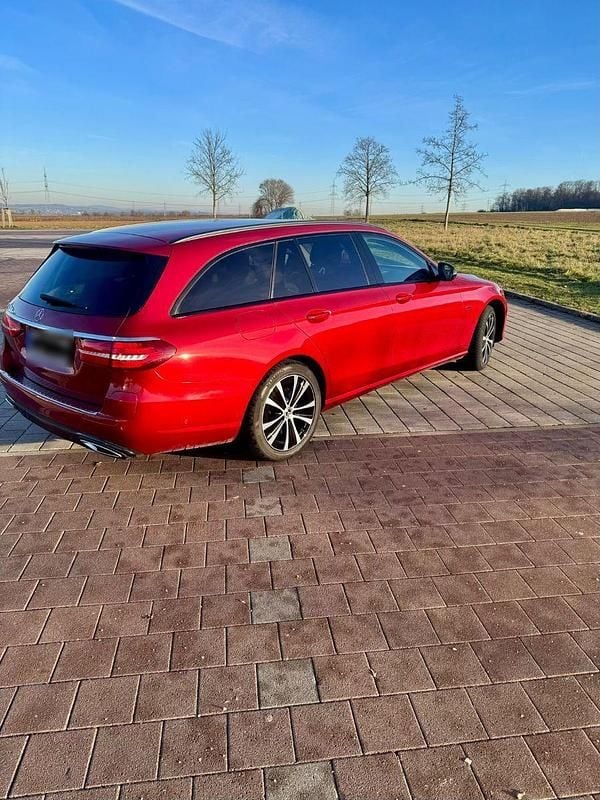 Second-hand Mercedes E300 306 CP (225 kW) 2020 Roșu Berlinǎ