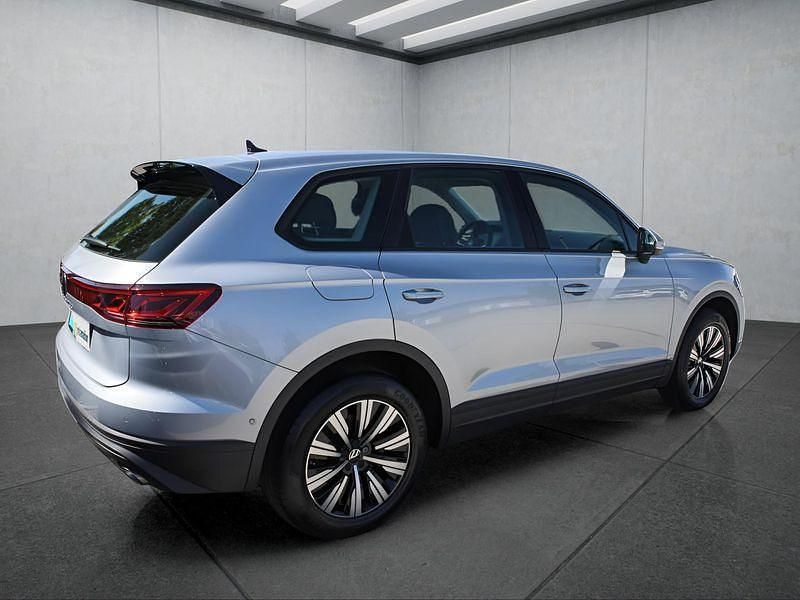 Silber Gebraucht 2025 VW Touareg SUV | 63.449 € (Superpreis) - Bild 1/4
