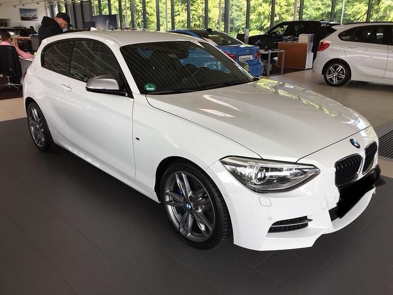 Weiß Gebraucht 2014 BMW 135 Coupé M Sport Coupé | 20.000 € - Bild 1/4