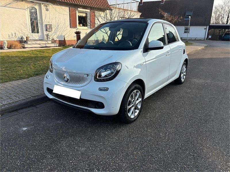 Weiß Gebraucht 2015 Smart ForFour Kleinwagen | 5.900 € (Guter Preis) - Bild 1/4