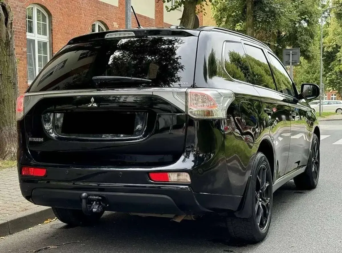 Gebraucht Mitsubishi Outlander P-HEV 121 PS (88 kW) 2014 Schwarz SUV