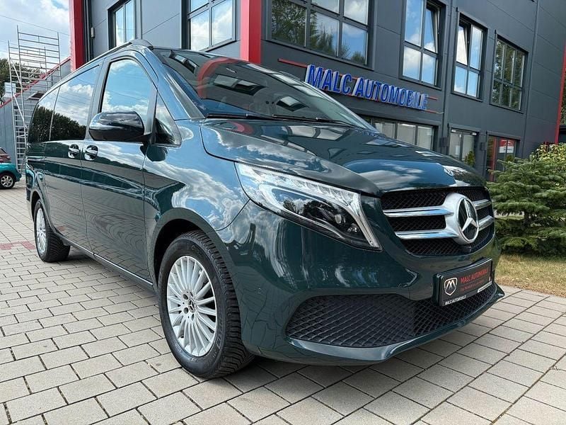 Grün Gebraucht 2019 Mercedes V250 Van / Kleinbus | 43.700 € (Guter Preis) - Bild 1/4