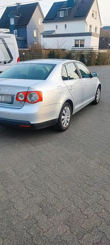 Gebraucht VW Jetta 115 PS (84 kW) 2007 Silber Limousine