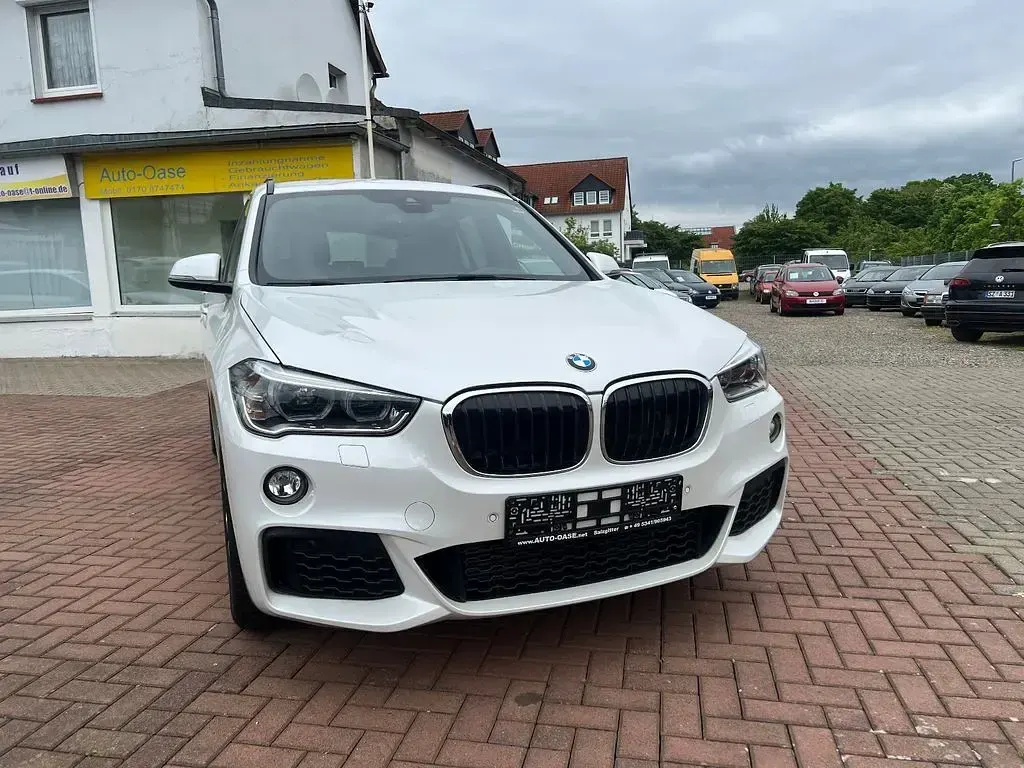 Gebraucht BMW X1 Sport Line 231 PS (169 kW) 2017 Mineralweiss (metallic) SUV