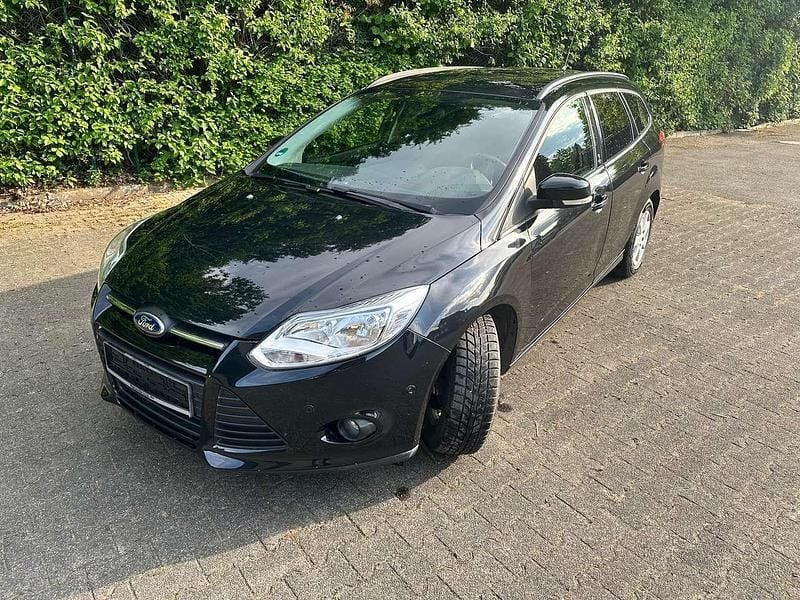 Schwarz Gebraucht 2013 Ford Focus Kombi | 3.999 € (Superpreis) - Bild 1/4