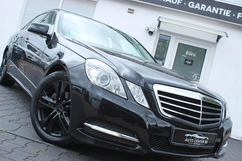 Gebraucht Mercedes E220 Avantgarde 170 PS (125 kW) 2011 Schwarz Limousine