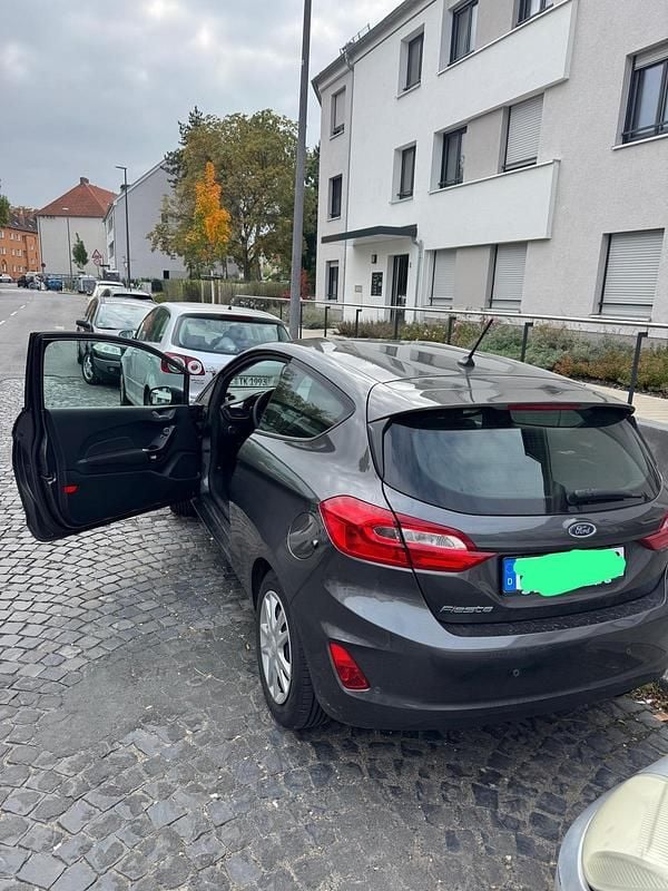 Gebraucht Ford Fiesta Titanium 101 PS (74 kW) 2018 Grau Kleinwagen
