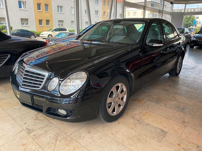 Schwarz Gebraucht 2008 Mercedes E200 Limousine | 9.999 € (Teuer) - Bild 1/4